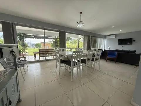 Casa en Alquiler de 3 dormitorios