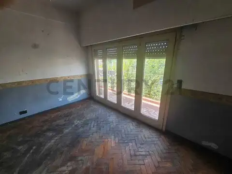 Eva Peron 4500, Piso 0