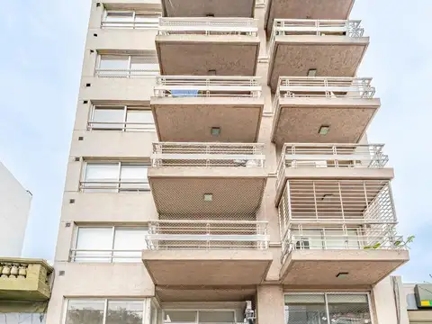 en Av. Federico Lacroze  al 3700