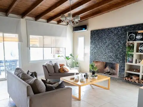Casa 6 ambientes con 4 baños