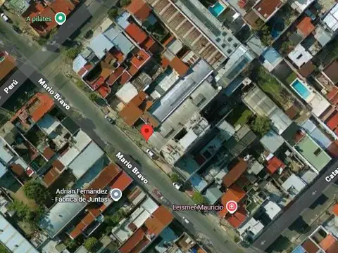Galpón comercial con montacarga y oficina