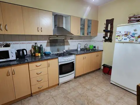 Casa 5 ambientes con 1 baño
