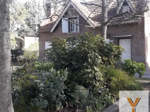 Casa 5 ambientes con 3 baños