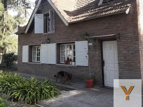 Casa quinta en venta - 4 Dormitorios 3 Baños - Coronel Brandsen