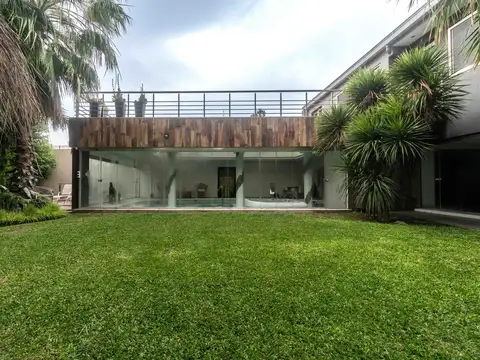 Casa en Venta con 7 cocheras