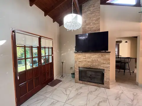 Casa 5 ambientes con 2 baños