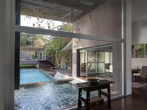 Casa en Venta con 2 cocheras