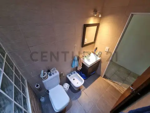 Casa 6 ambientes con 2 baños