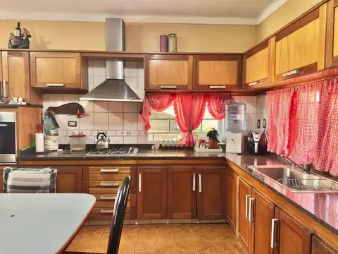 Casa en Venta con 3 cocheras