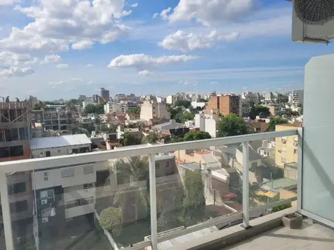 Monoambiente. Como nuevo. Ideal uso profesional. Amplio y luminoso. Excelente ubicación!