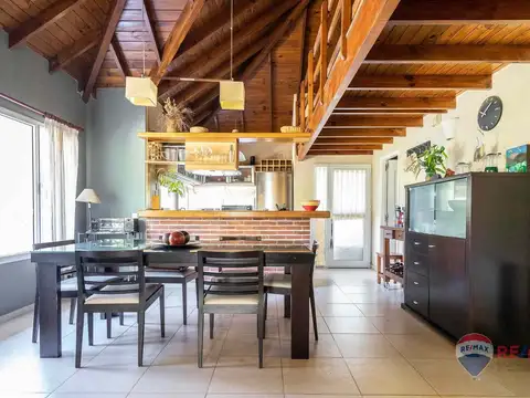 Casa 7 ambientes con 4 baños