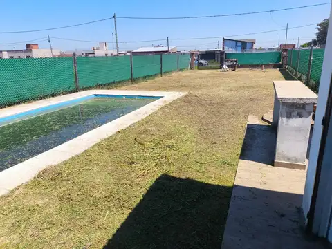 LOTE TERRENO CON PISCINA Y MEJORAS