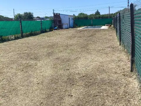 LOTE TERRENO CON PISCINA Y MEJORAS