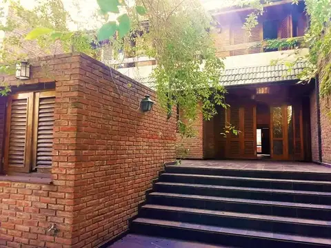 Casa 6 ambientes con 4 baños