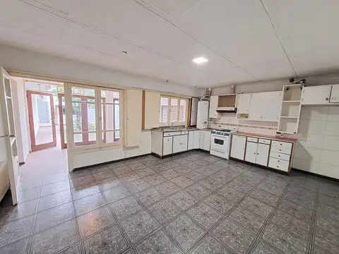 Casa 7 ambientes con 2 baños
