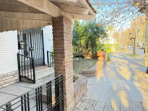 Casa en Venta en Adrogue, USD 189.000