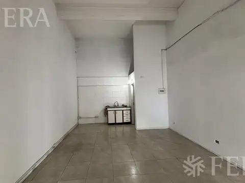 Local en Alquiler en Bernal, $ 800.000