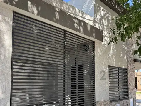 VENDE - Casa céntrica a metros del parque