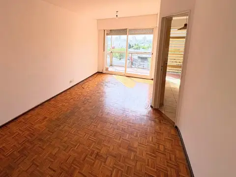 Depto 2 Ambientes en Semipiso, Balcón con Vista Abierta, Lavadero, Muy Luminoso