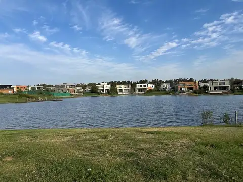 VENTA LOTE AL AGUA - BARRIO CARPINCHOS NORDELTA