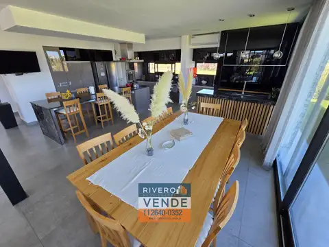Casa en Venta con 2 cocheras