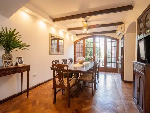 CASA DE CATEGORÍA + OFICINAS SOBRE AV. GRAL LOPEZ