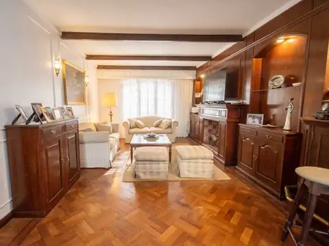 Casa 7 ambientes con 2 baños