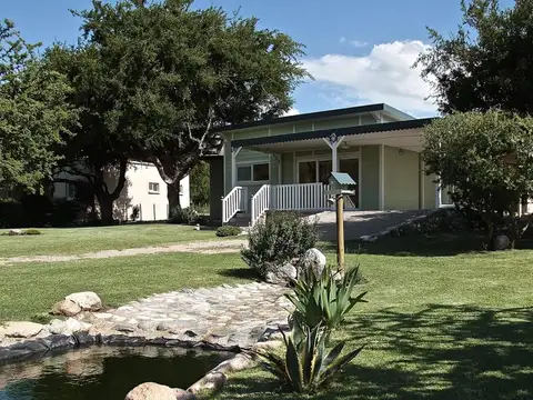 Casa en Venta con 2 cocheras