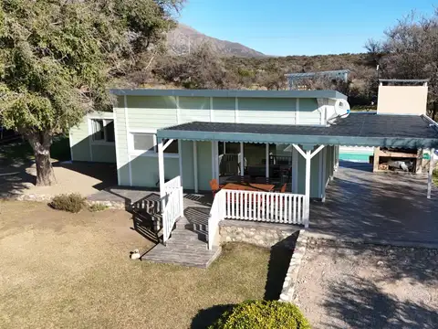 Casa 4 ambientes con 2 baños
