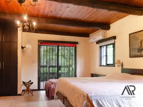 Casa en Venta con 3 cocheras