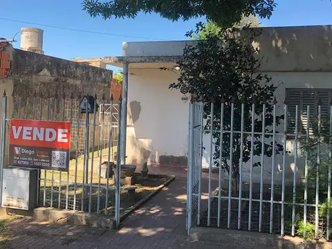 Casa de 2 Dormitorios en Granadero Baigorria.