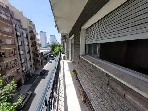 HERMOSO DEPARTAMENTO - 2 AMBIENTES - FRENTE - GRAN BALCON CORRIDO