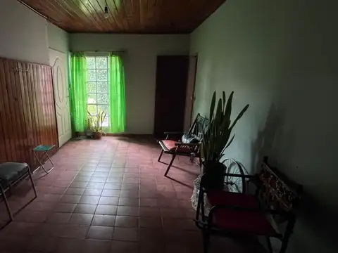 Casa en Alquiler con 2 cocheras