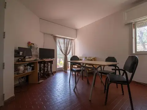 VENTA DEPARTAMENTO AL FRENTE  4 AMBIENTES CON COCHERA PREDIO CERRADO APTO CREDITO