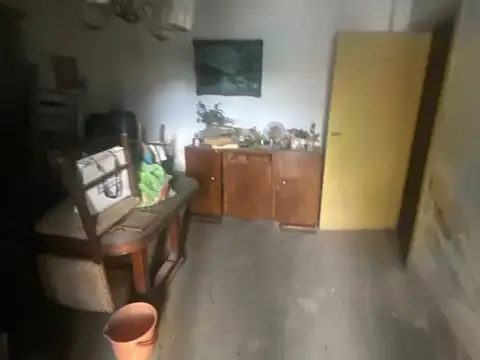 CASA DE 3 AMBIENTES A REFACCIONAR EN VENTA - CASTELAR NORTE