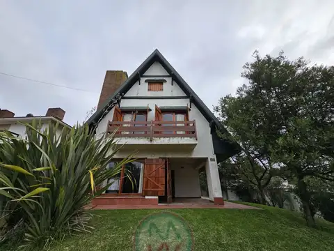 Chalet en venta de 3 dormitorios c/ cochera en Zona Sur