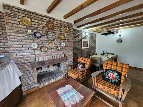 Casa 4 ambientes con 2 baños