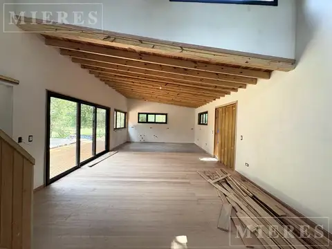 Casa 4 ambientes con 2 baños