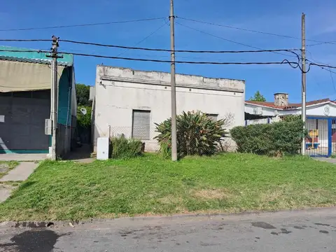 Venta de casa a reciclar con gran terreno en Pando