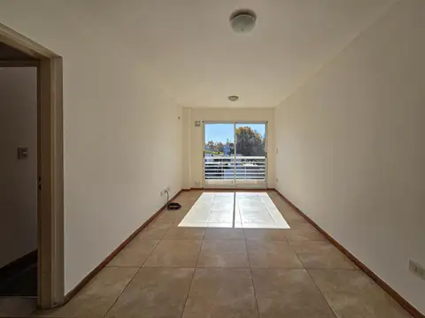 VENTA DE DEPARTAMENTO DE 1 DORMITORIO CON COCHERA EN 1 ero DE MAYO Y AMENABAR