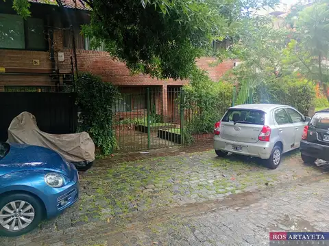 Casa en venta c/ cochera en Lomas de San Isidro
