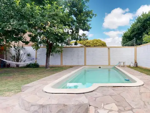 Casa en Venta - 3 Dormitorios 2 Baños - 480mts - La Plata