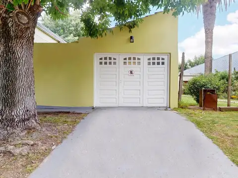 Casa 7 ambientes con 2 baños