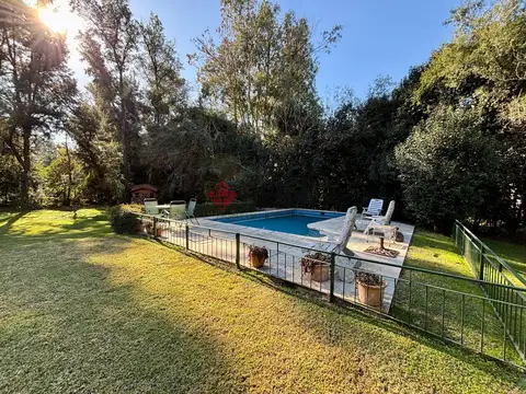 Casa en Venta con 4 cocheras
