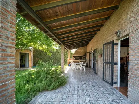 Casa 3 ambientes con 2 baños