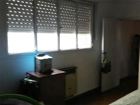 DEPARTAMENTO 2 AMB. AMPLIO X ESCALERA RECICLADO A NUEVO.