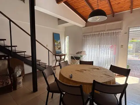 Casa en venta 2 dormitorios 2 baños - Roldan Centro