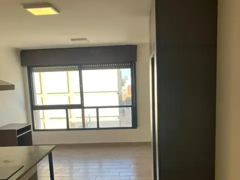 Monoambiente... Super luminoso y recién restaurado a nuevo 