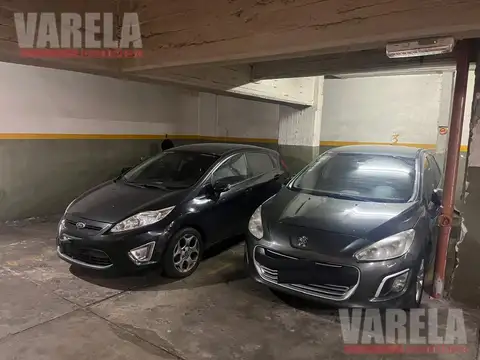 Rosario 39 Venta de Cochera fija cubierta e/ Av. La Plata y Senillosa.