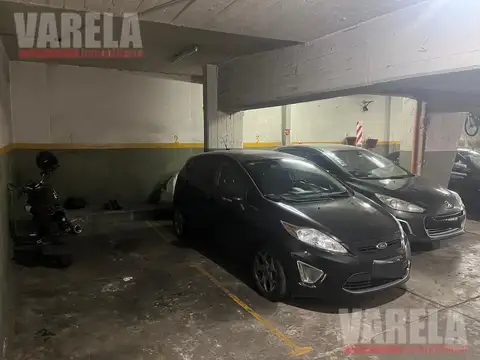 Rosario 39 Venta de Cochera fija cubierta e/ Av. La Plata y Senillosa.